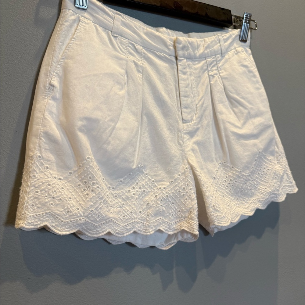 GAP High Waist White Shorts with Textured Fabric - Picture 2 of 8